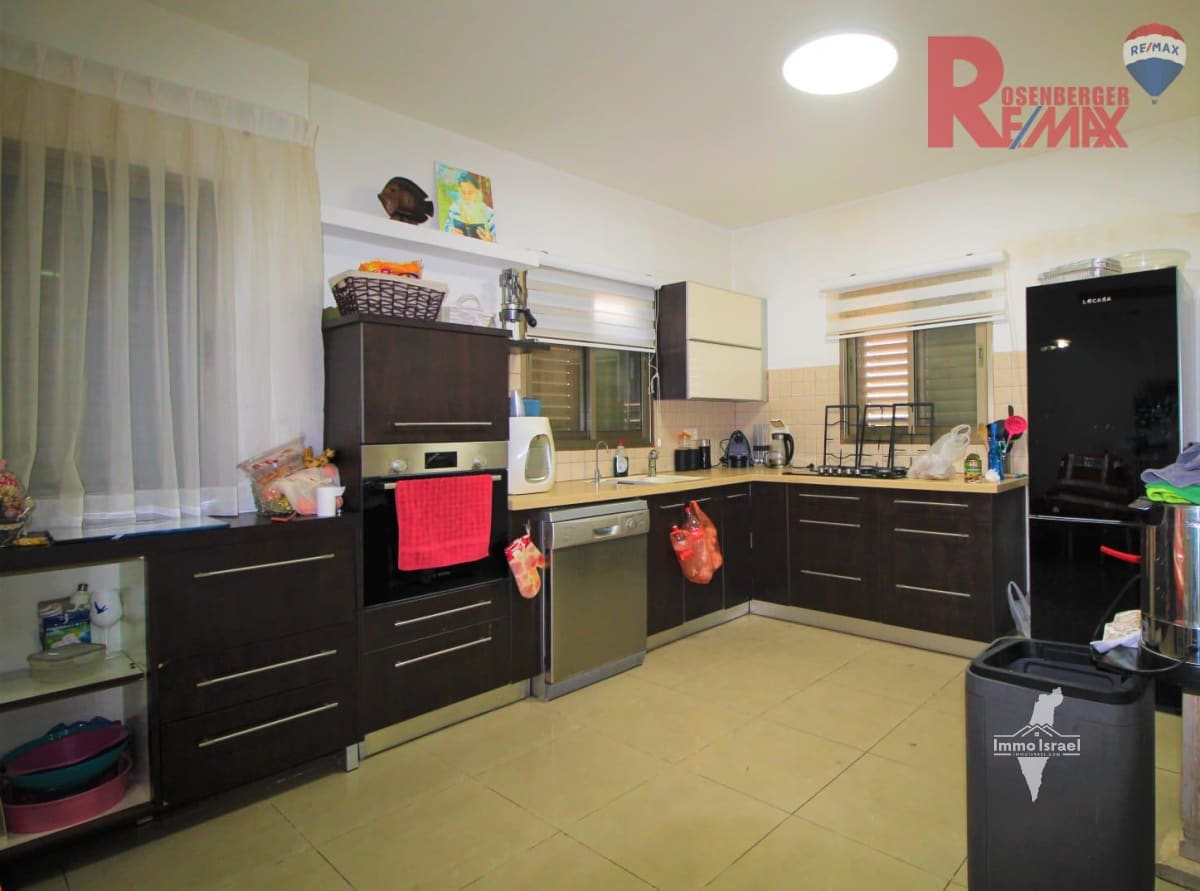 5-Room Duplex for Sale at 26 Yehuda Ragunis Street, Rishon LeTsiyon