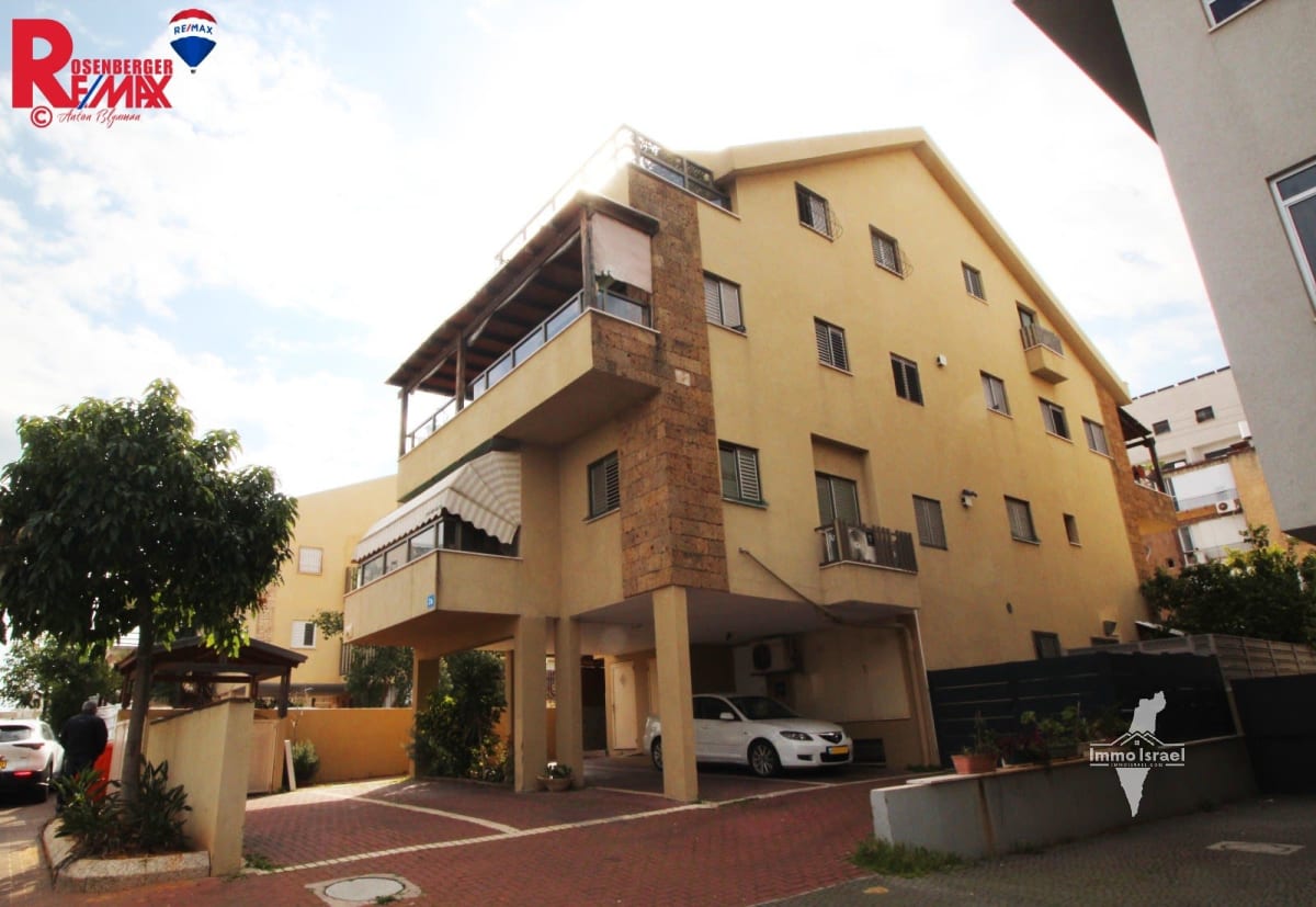 5-Room Duplex for Sale at 26 Yehuda Ragunis Street, Rishon LeTsiyon