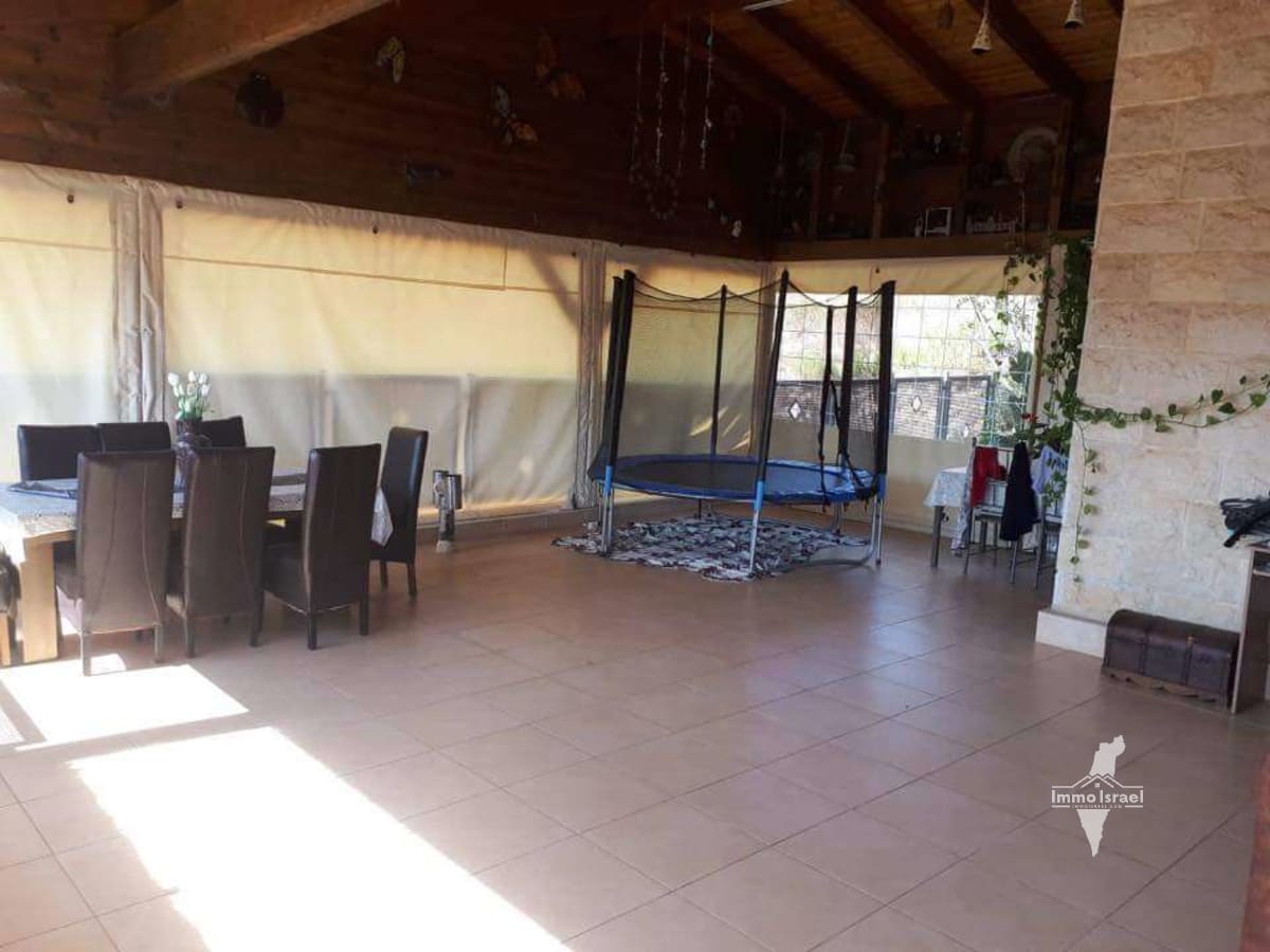 8-Room House for Sale at Ha-Gdud ha-Shlishi Street, Safed