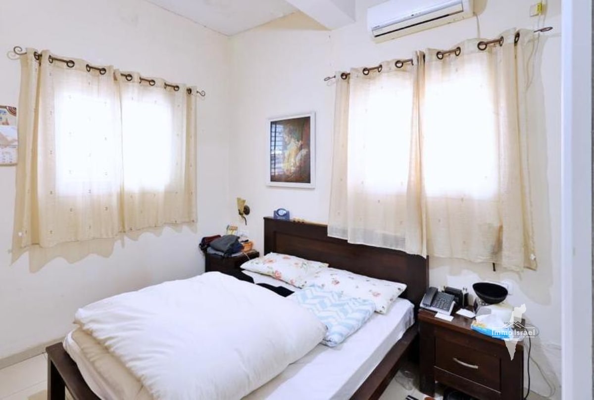 3-Room Cottage for Sale at Ayanot Street, Tel Aviv-Yafo