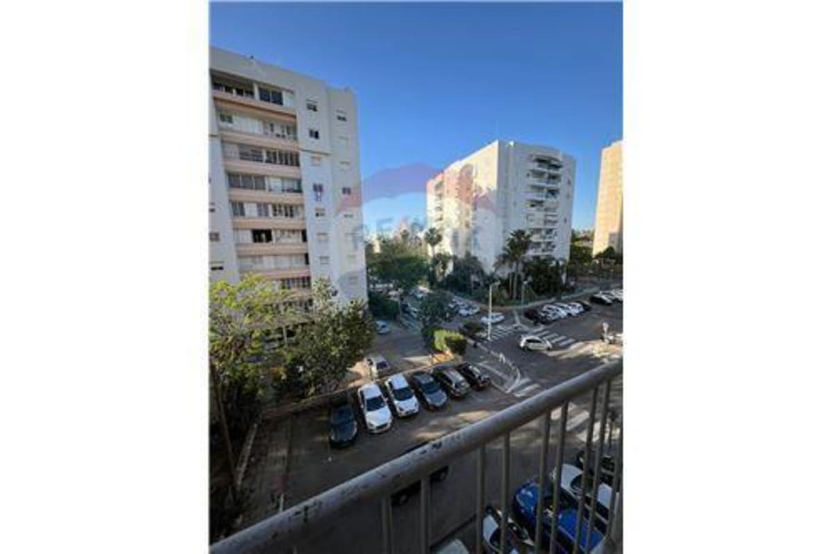 3-Room Apartment for Sale at Tslilei HaNina Street, Tel Aviv-Yafo