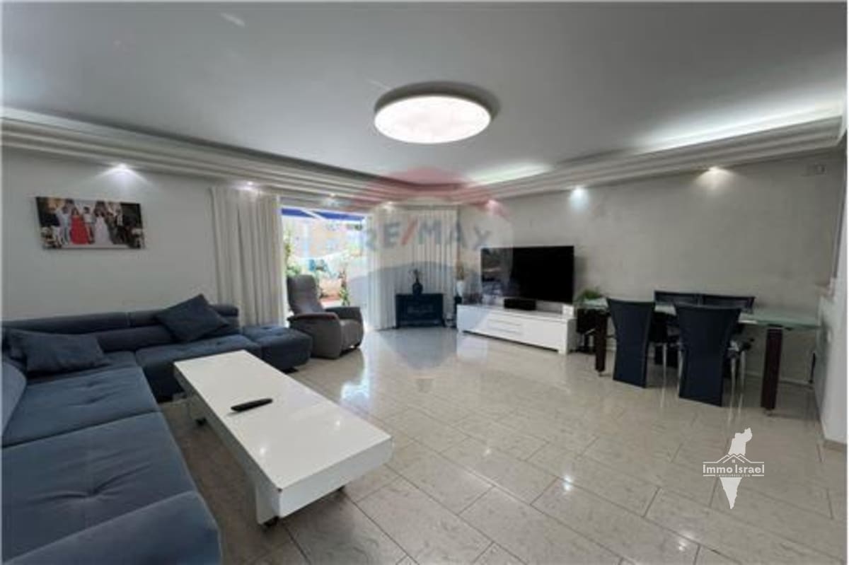 5-Room House for Rent at Hartuv Street, Tel Aviv-Yafo