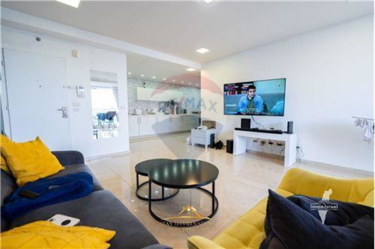 5-Room Duplex for Sale at Ma'apilei Egoz Street, Tel Aviv-Yafo