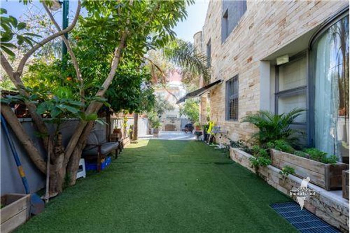 6-Room Duplex House on Mordekhai Romano Street, Tel Aviv-Yafo