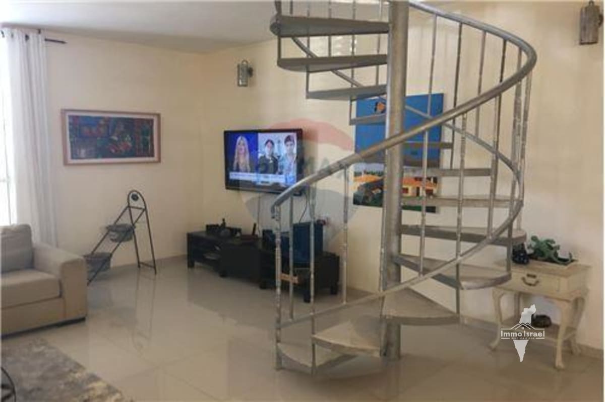 4.5-Room Penthouse Apartment for Sale on Ben Gurion Boulevard, Herzliya