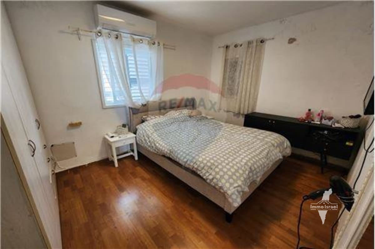 4.5-Room Penthouse Apartment for Sale on Ben Gurion Boulevard, Herzliya