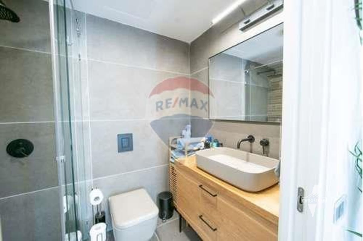 4-Room Penthouse for Sale at Ditsa Street, Tel Aviv-Yafo