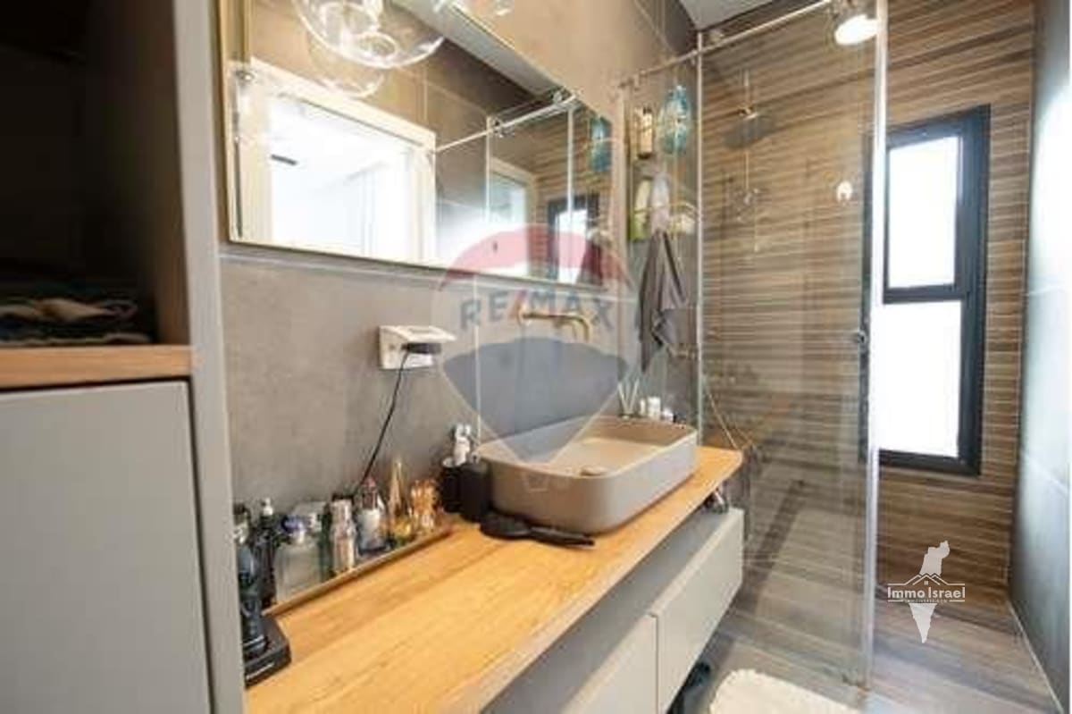 4-Room Penthouse for Sale at Ditsa Street, Tel Aviv-Yafo