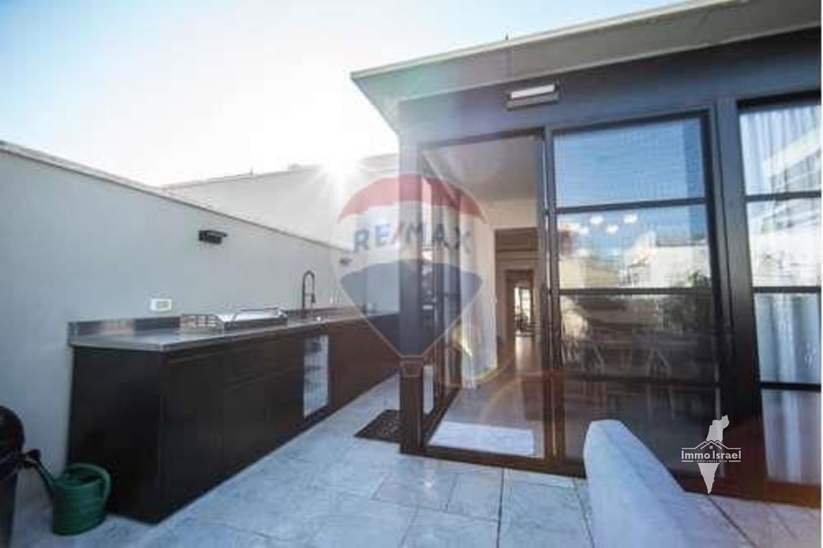 4-Room Penthouse for Sale at Ditsa Street, Tel Aviv-Yafo