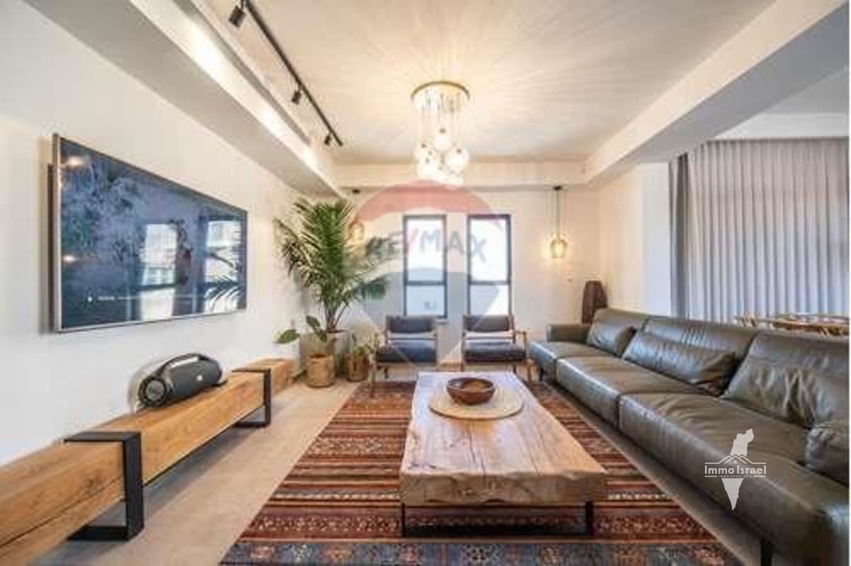 4-Room Penthouse for Sale at Ditsa Street, Tel Aviv-Yafo