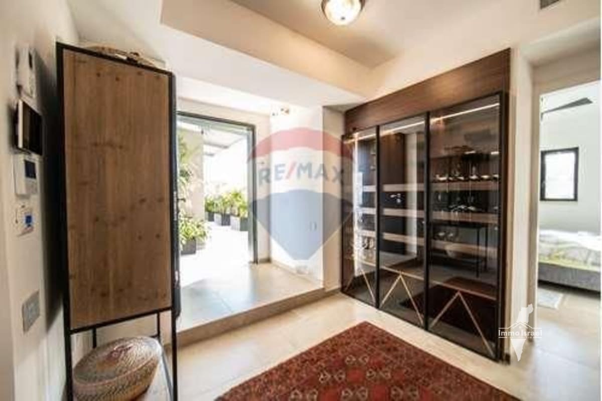 4-Room Penthouse for Sale at Ditsa Street, Tel Aviv-Yafo