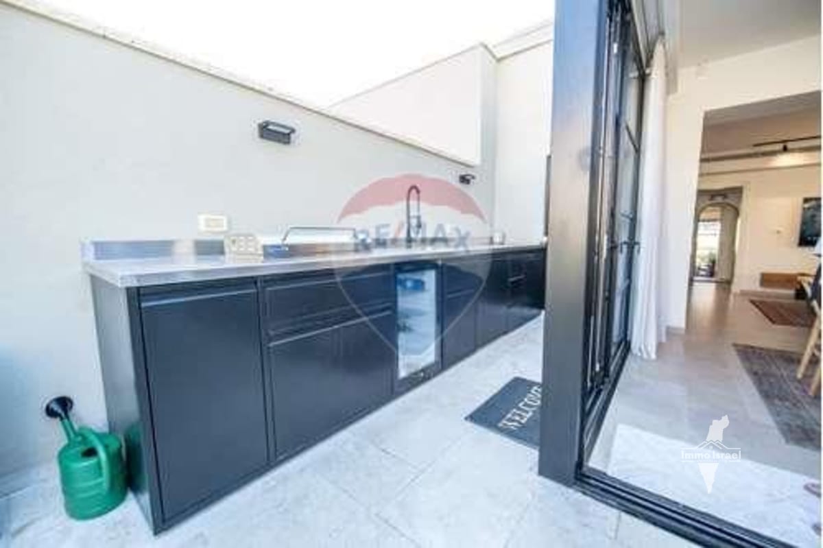 4-Room Penthouse for Sale at Ditsa Street, Tel Aviv-Yafo