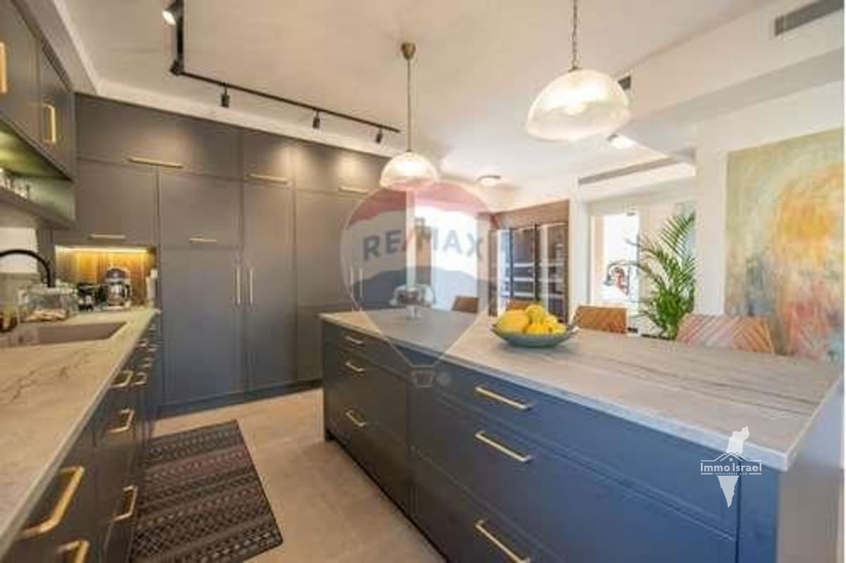 4-Room Penthouse for Sale at Ditsa Street, Tel Aviv-Yafo