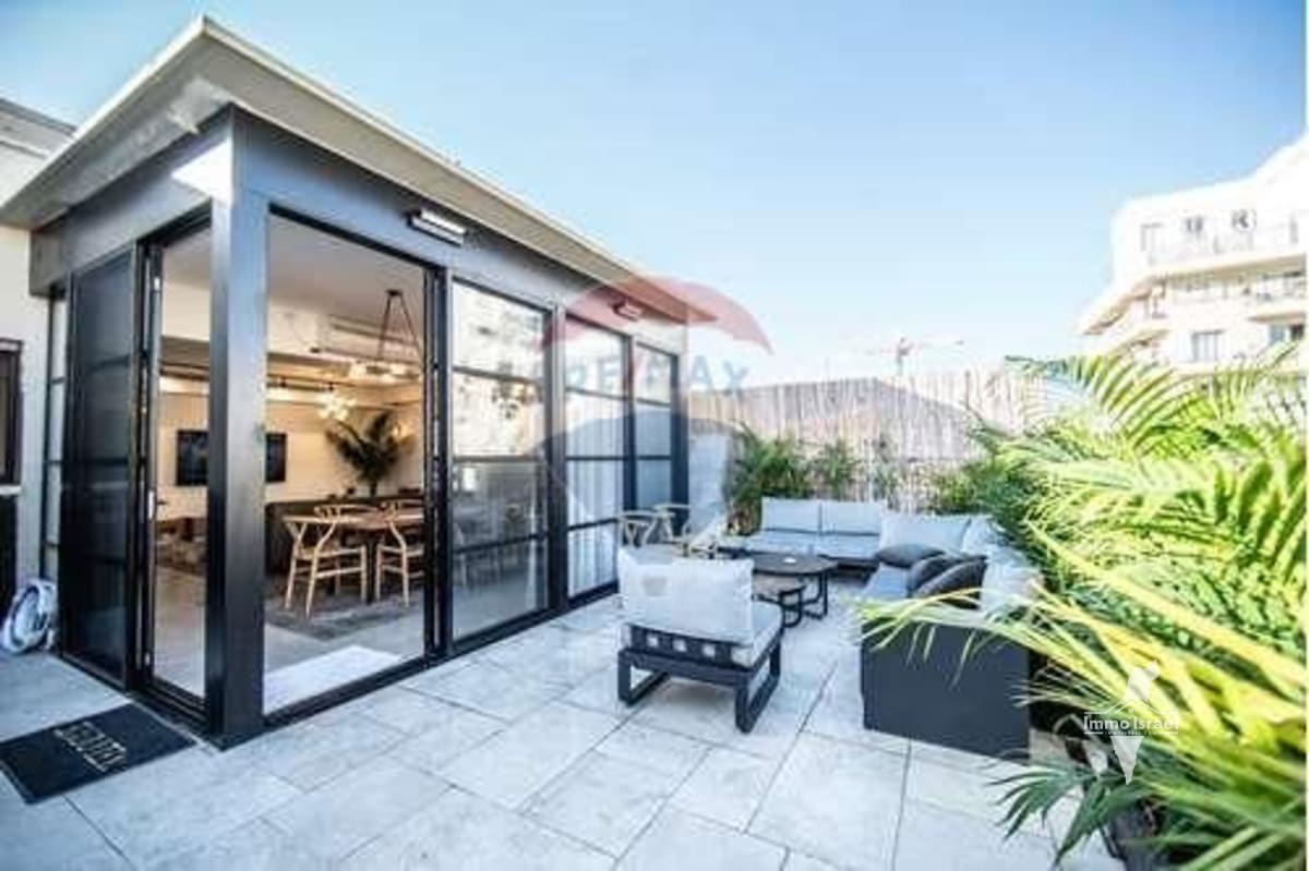 4-Room Penthouse for Sale at Ditsa Street, Tel Aviv-Yafo