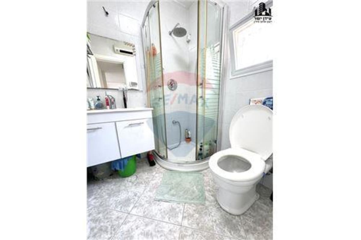 3-Room Apartment for Sale on Sderot Sheshet HaYamim, Tel Aviv-Yafo