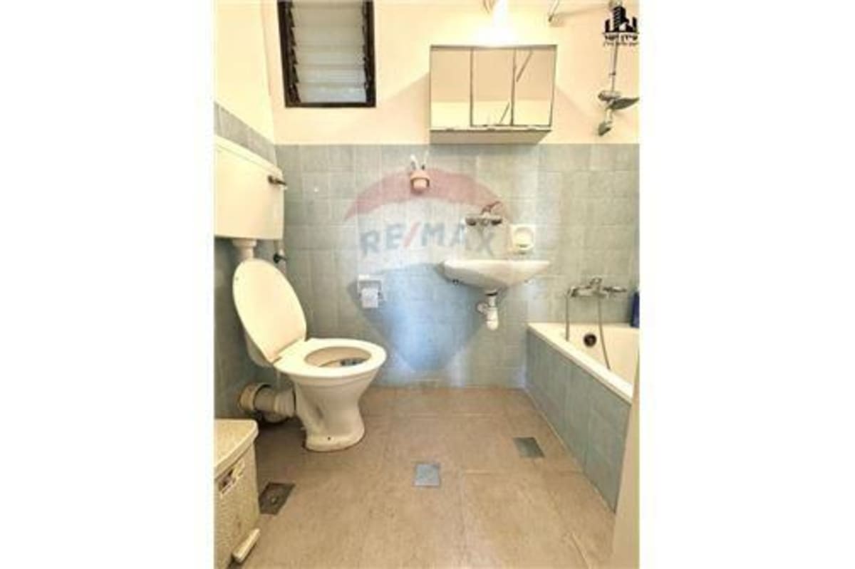 3.5-Room Apartment for Sale at Snapir Street, Tel Aviv-Yafo