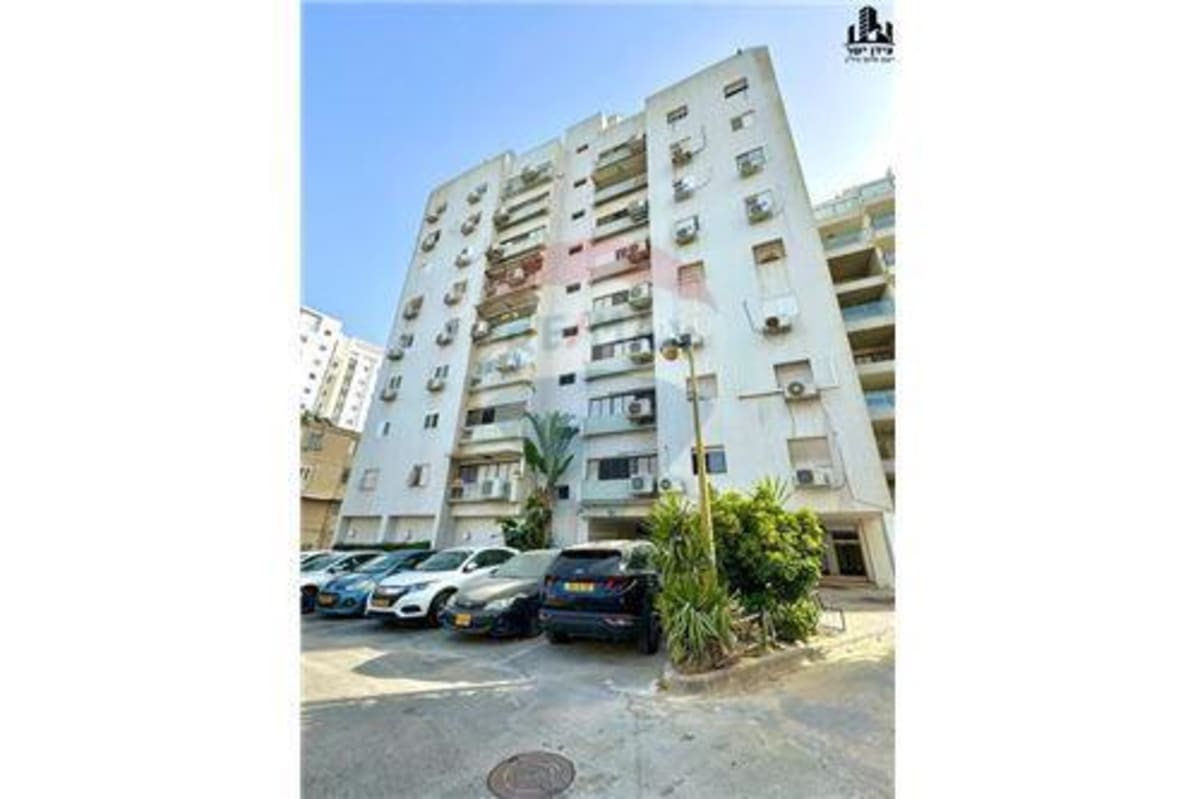 3.5-Room Apartment for Sale at Snapir Street, Tel Aviv-Yafo