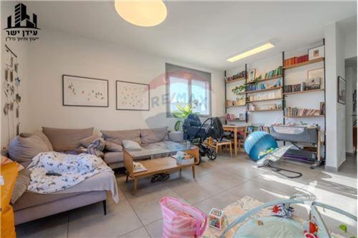 3-Room Apartment for Sale at Yetsiat Eropa Street, Tel Aviv-Yafo