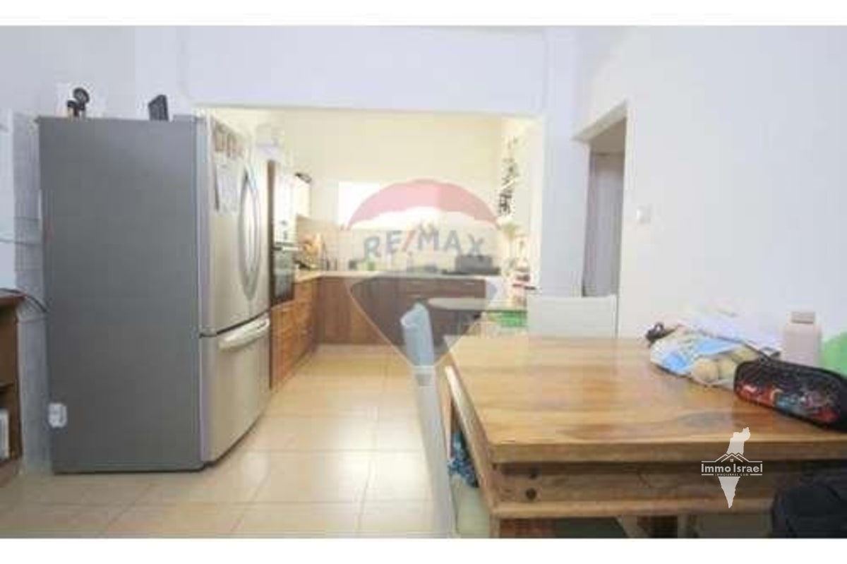 4-Room Garden Apartment for Sale on Sir John Monash Street, Tel Aviv-Yafo