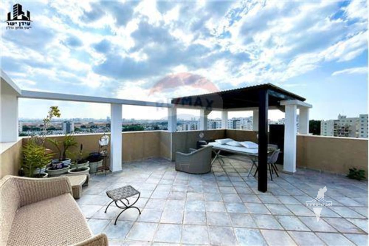 Duplex penthouse de 5 pièces à vendre sur la rue Mahal, Tel Aviv-Yafo