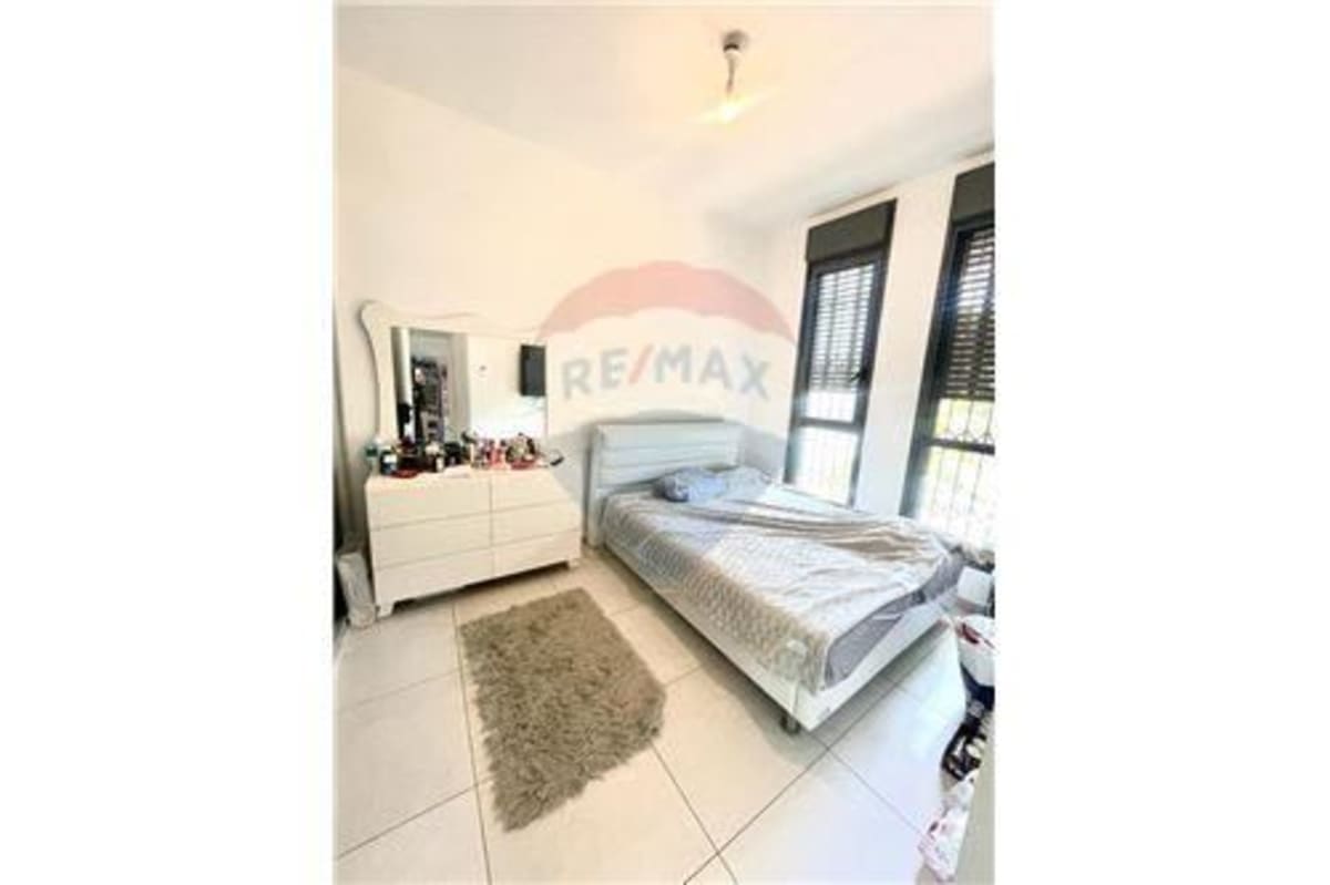 6-Room Garden Apartment for Sale at Mahal Street, Tel Aviv-Yafo