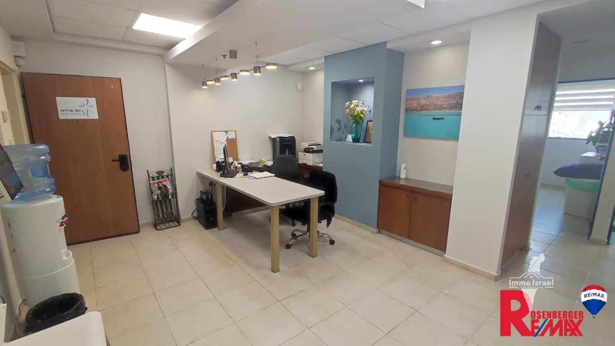 Office for Sale in HaYovel Tower on Ein ha-Kore Street, Rishon LeTsiyon