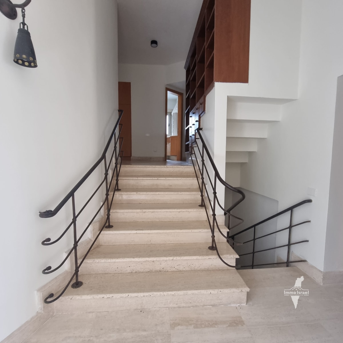 8-5-Room Villa for Sale in Neighborhood 7, Caesarea