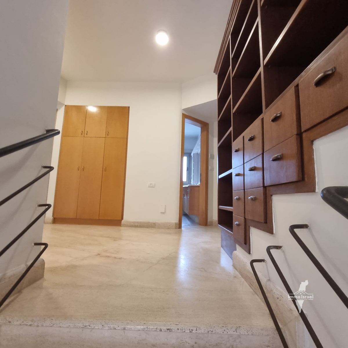 Villa de 8-5 pièces à vendre dans le quartier 7, Césarée