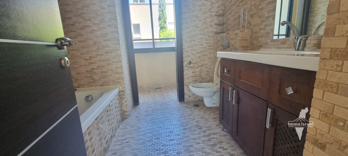 Villa de 7 pièces à vendre dans le quartier 13, Césarée