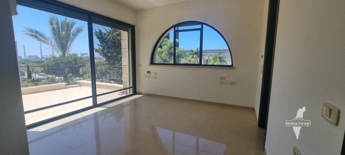 7-Room Villa for Sale in Neighborhood 13, Caesarea