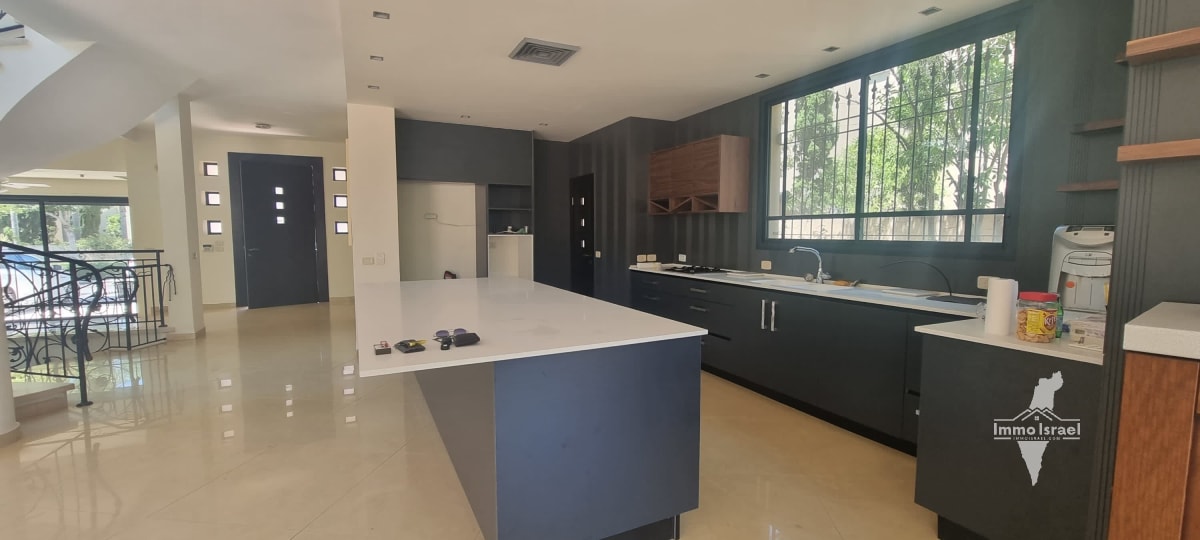 Villa de 7 pièces à vendre dans le quartier 13, Césarée