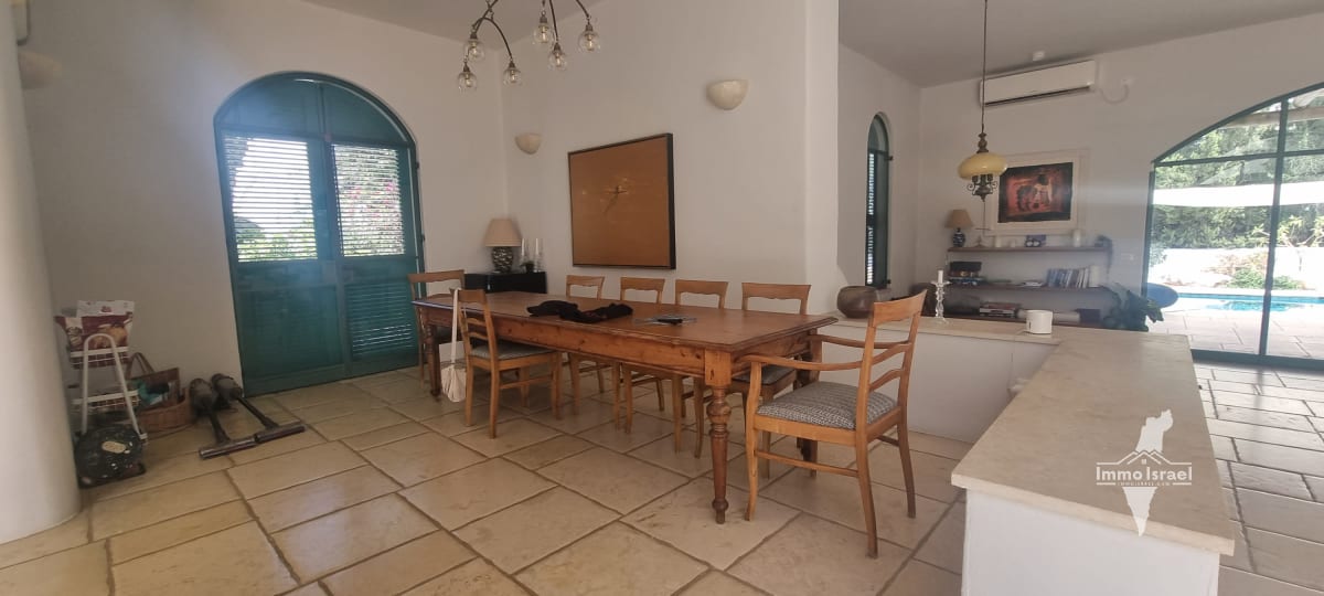 6.5-Room Villa for Sale in Neighborhood 10, Caesarea