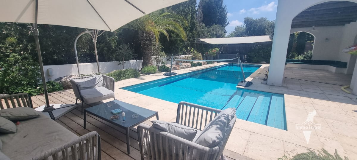 Villa de 6,5 pièces à vendre dans le quartier 10, Césarée