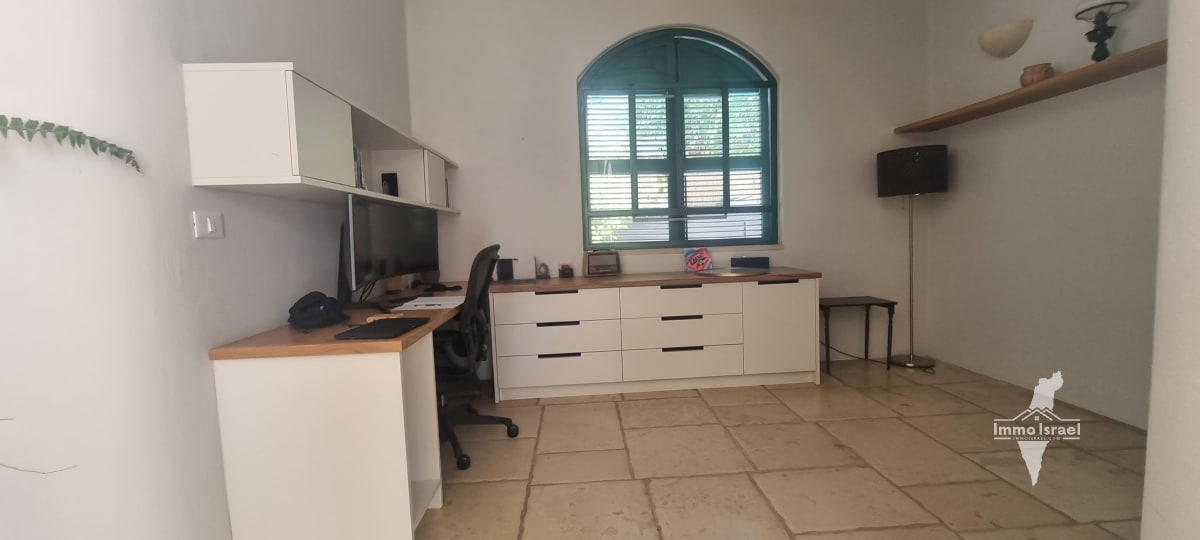 6.5-Room Villa for Sale in Neighborhood 10, Caesarea