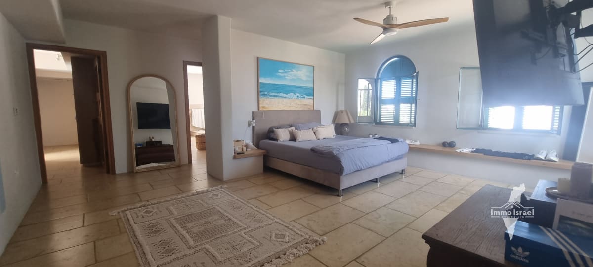 6.5-Room Villa for Sale in Neighborhood 10, Caesarea