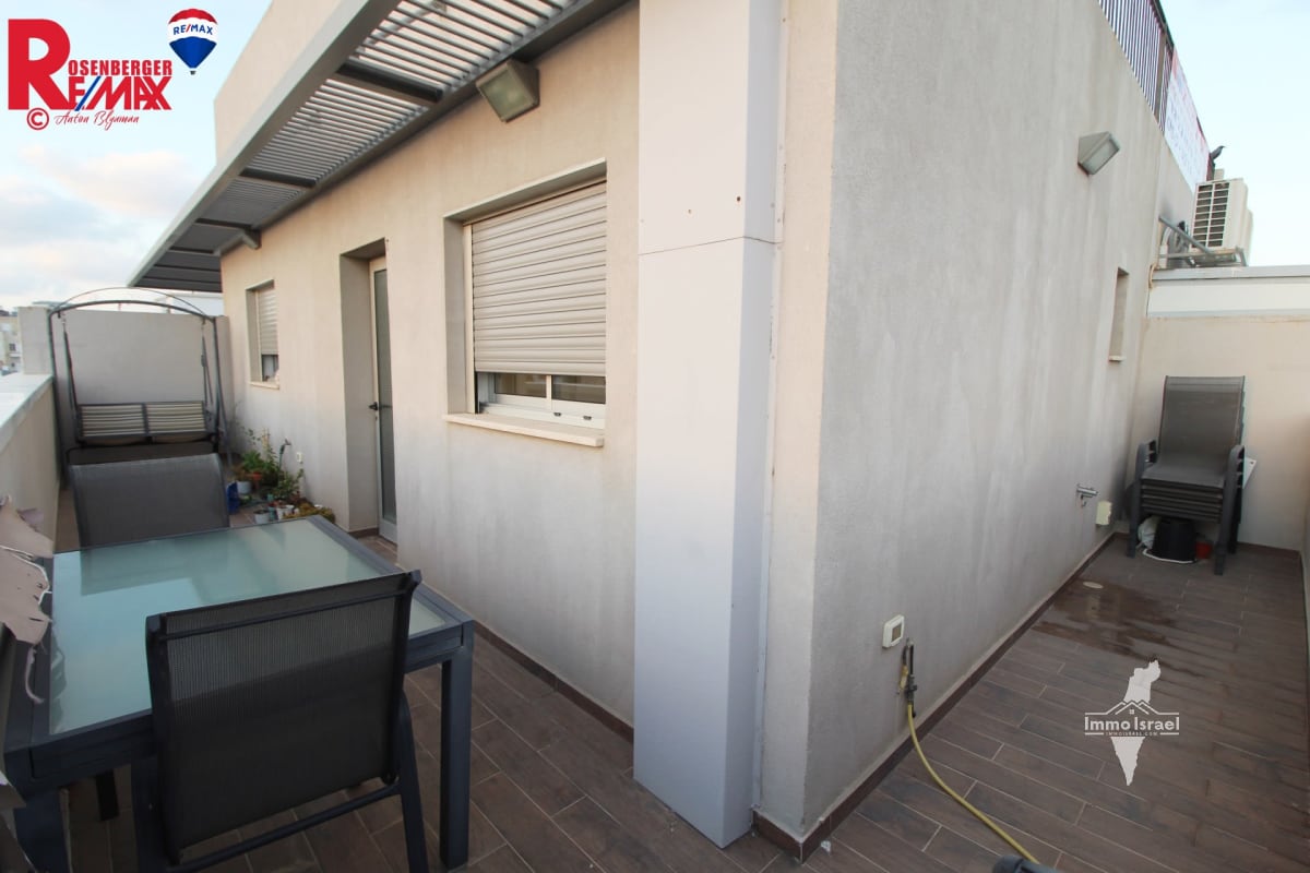 5-Room Rooftop Duplex for Sale on Saadia Gaon Street, Holon