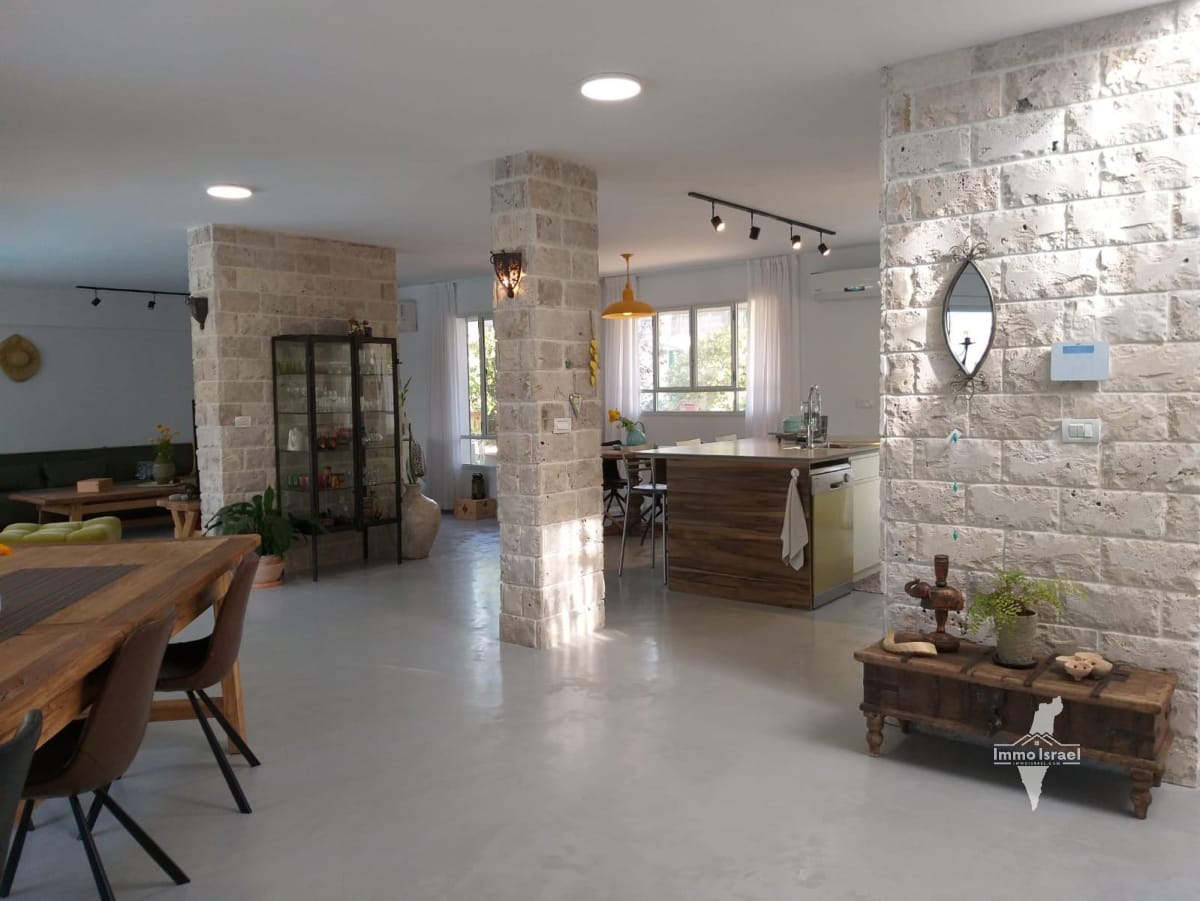 6.5-Room Duplex for Rent in Neighborhood 7, Caesarea