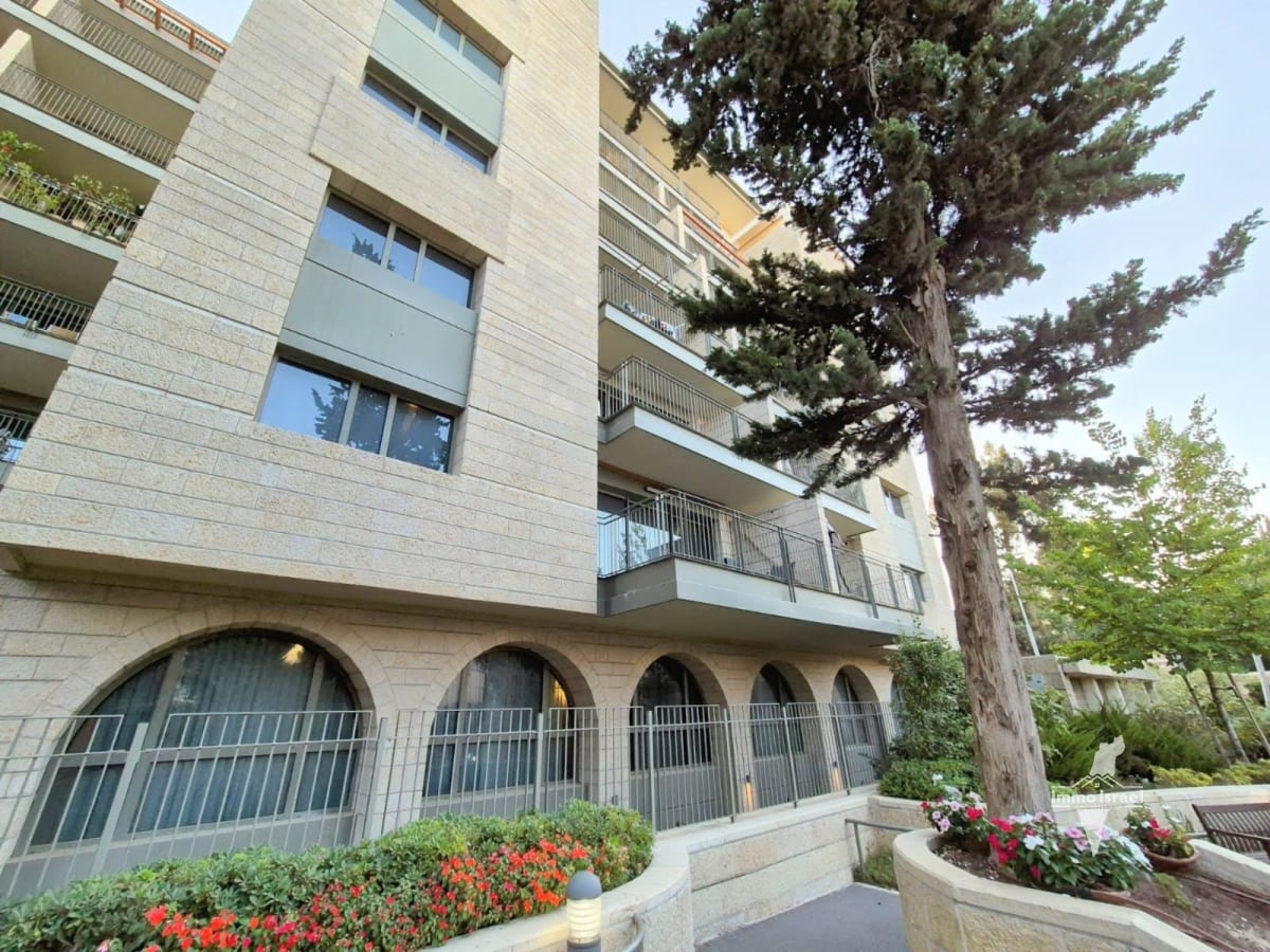 2-Room Apartment for Sale on Ha-Nevi'im Street, Jerusalem