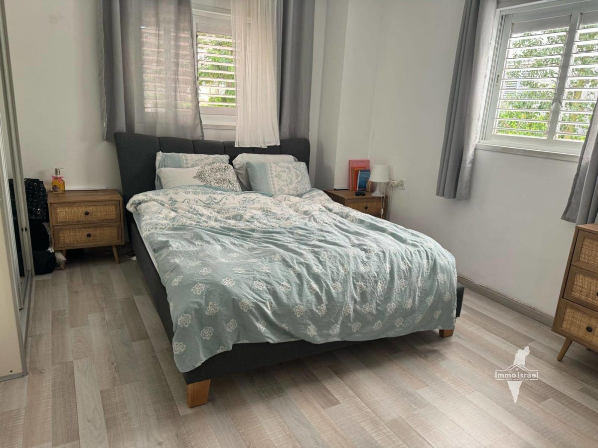 4-Room Apartment for Sale on Nakhalat Yitskhak, Tel Aviv-Yafo