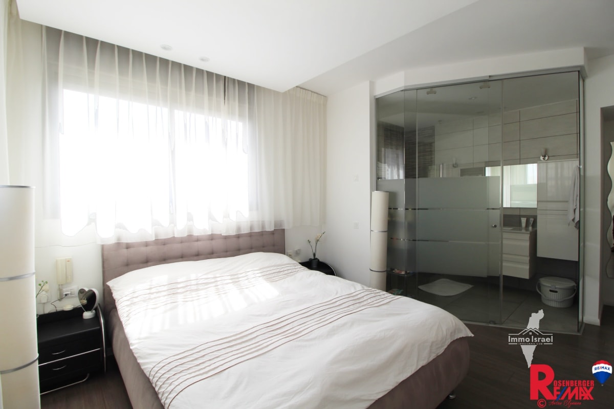 5.5-Room Apartment for Sale on Zevulun Hammer Street, Rishon LeTsiyon