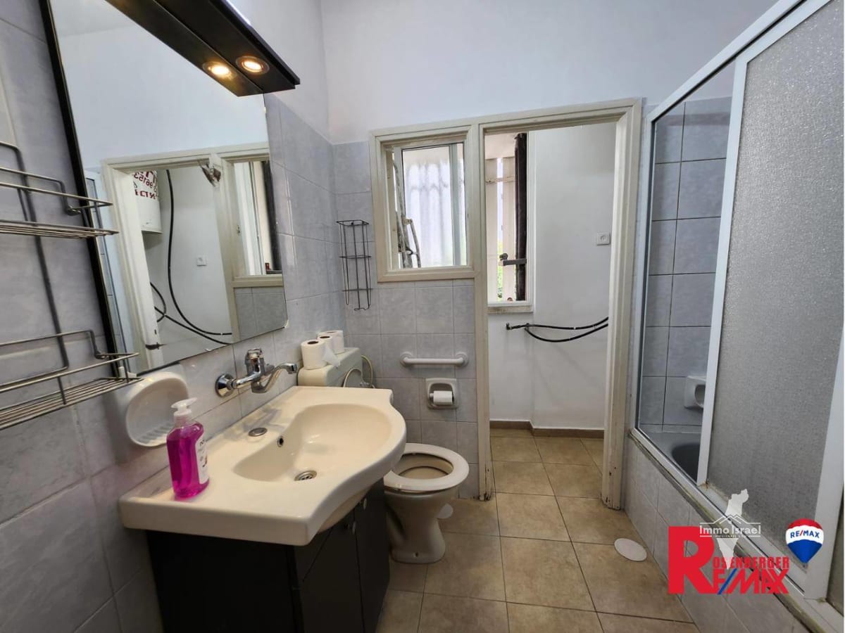 3.5-Room Apartment for Sale on Rabi Yosef Karo Street, Rishon LeTsiyon