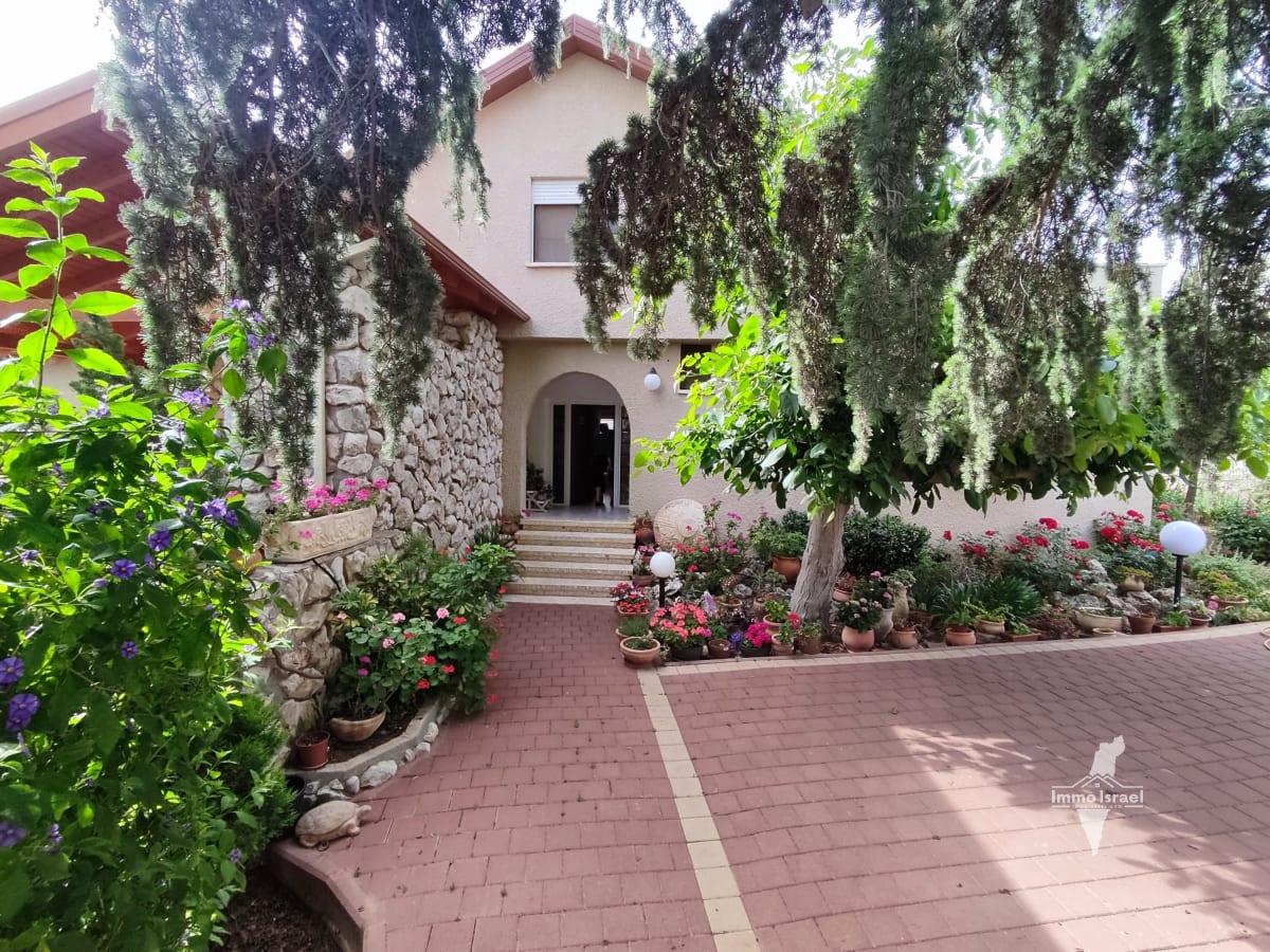 8-Room Home for Sale on Sapir Street, Safed