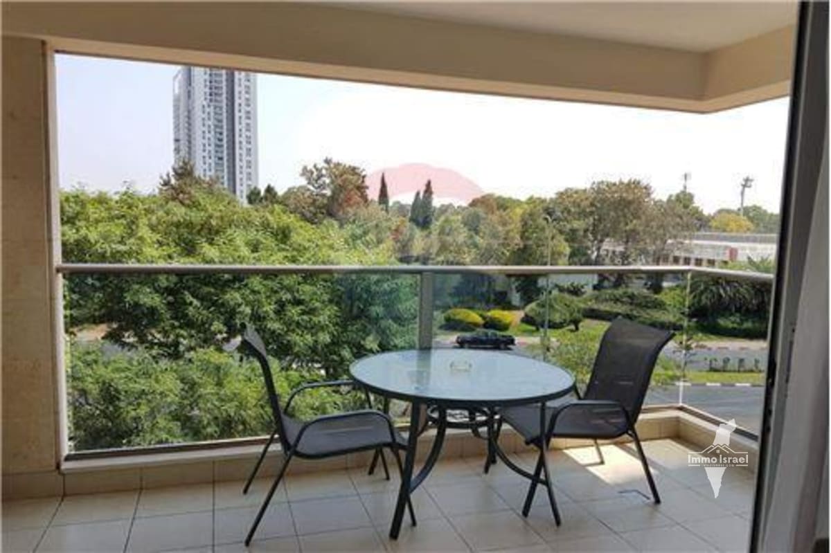 Appartement de 3 pièces à vendre sur la route HaTayasim, Tel Aviv-Yafo