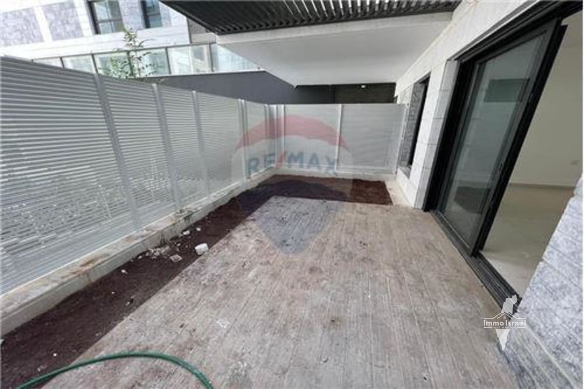 5-Room Garden Apartment for Sale on Moshe Dayan Road, Tel Aviv-Yafo