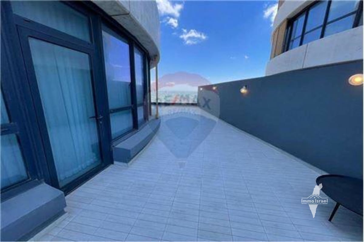 4-Room Apartment for Sale on Derech Menachem Begin, Tel Aviv-Yafo