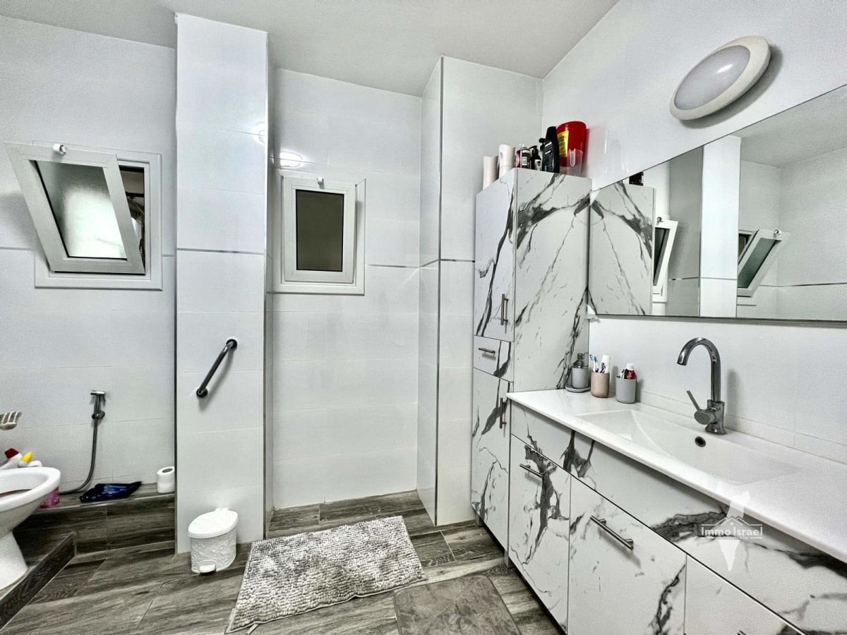 3-Room Apartment for Sale on HaRav Ya'akov Rakah Street, Netanya