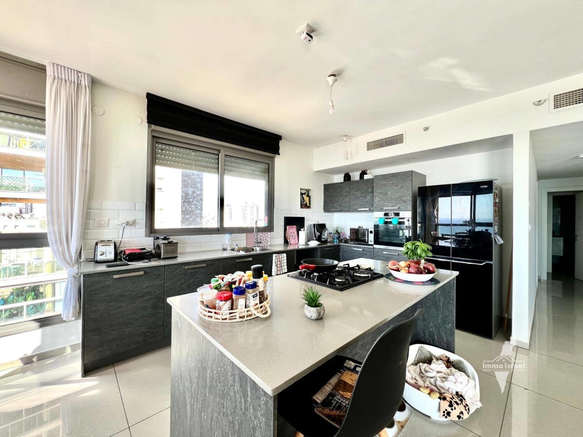 6-Room Apartment for Sale on Bnei Binyamin Street, Netanya