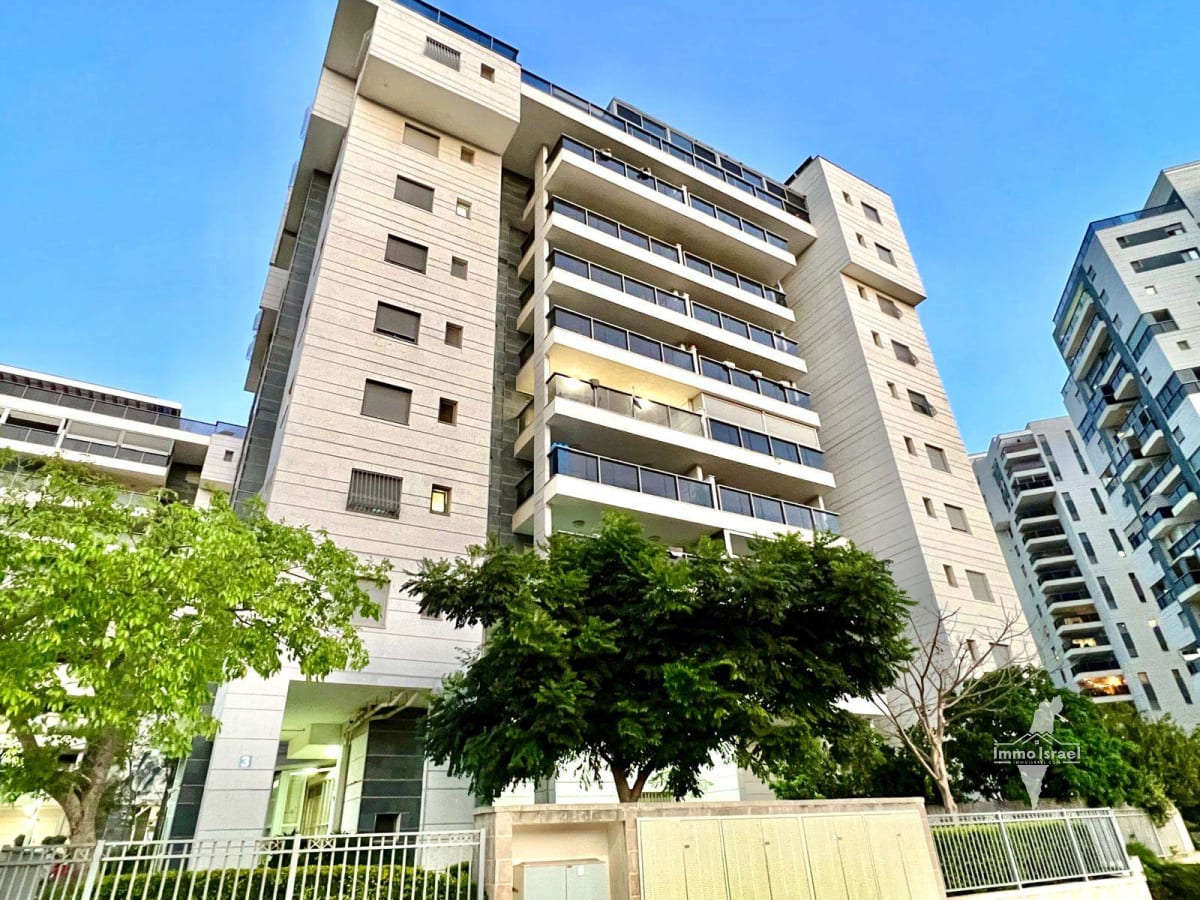 Appartement de jardin de 5 pièces à vendre sur la rue HaRav Gad Mahluf, Netanya