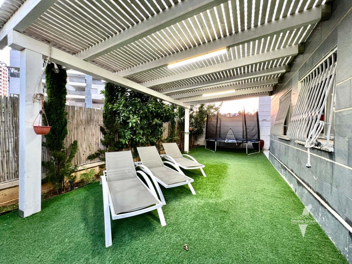 5-Room Garden Apartment for Sale on HaRav Gad Mahluf Street, Netanya