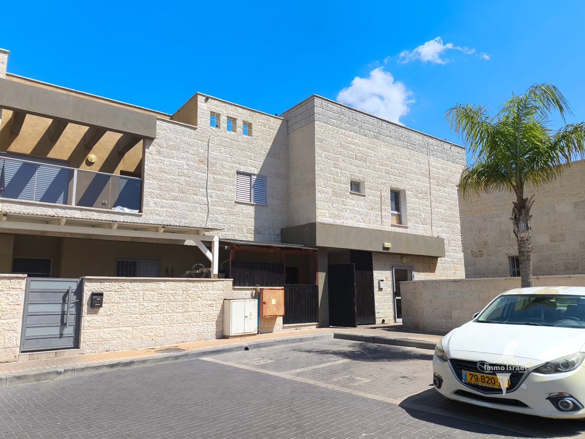 5-Room Apartment for Sale on Ha-Rav Tsaban Street, Netivot